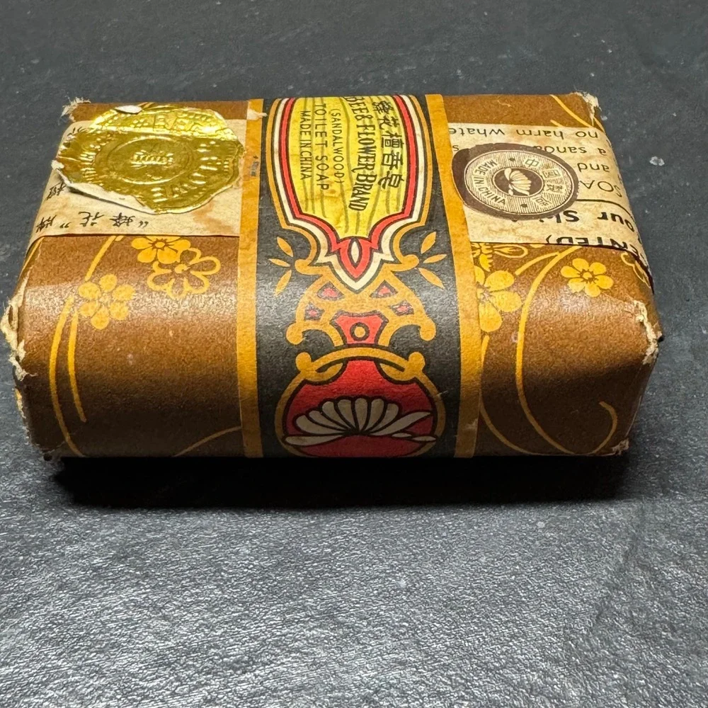 New Bee & Flower Brand‎ Sandalwood Toilet Soap Vintage Wrapped Bar Made in China